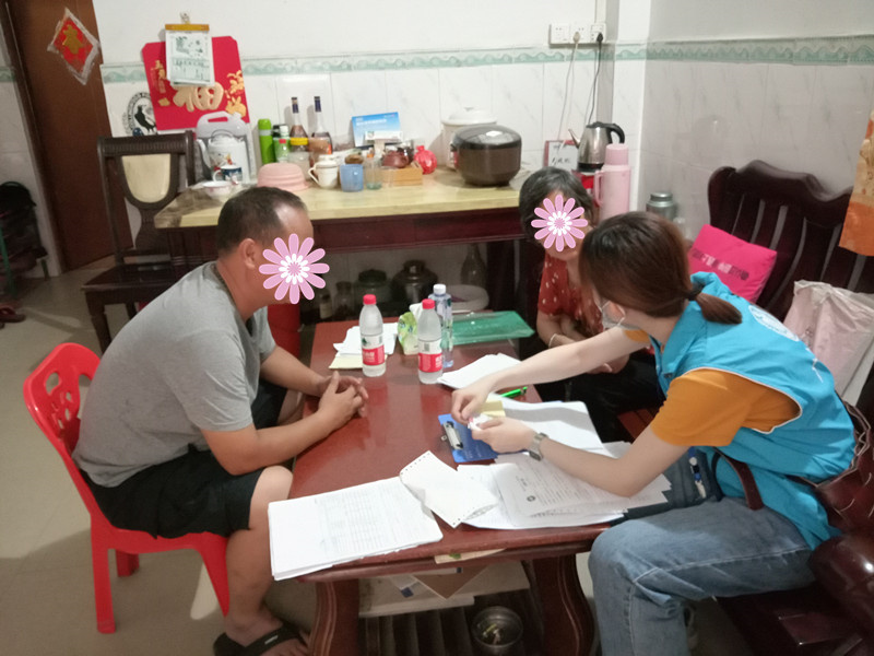 社工主動上門服務協助困難家庭申請慈善救助(1)_副本_副本.jpg