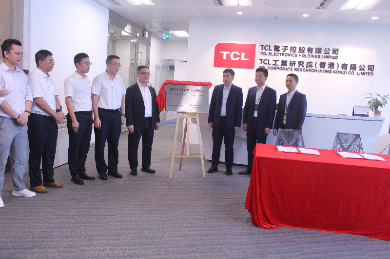 1.惠州仲愷（香港）人才聯(lián)絡(luò)站正式揭牌.JPG